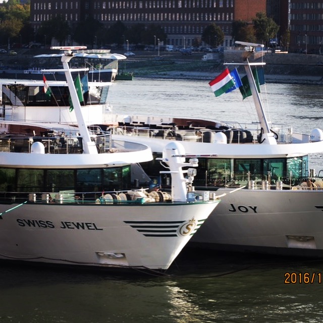 two_boats.JPG
